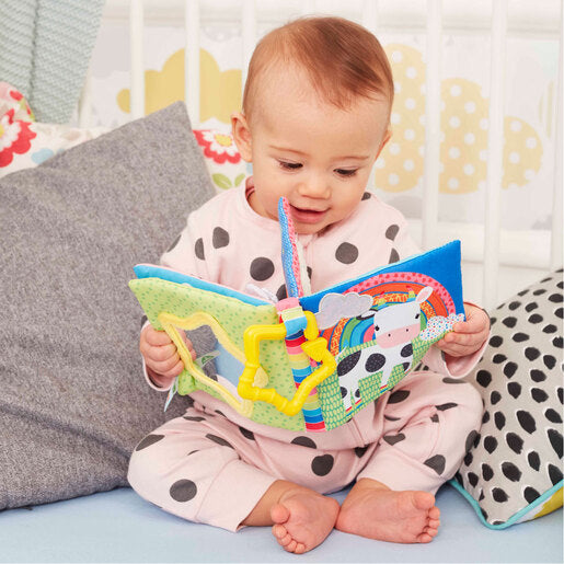 翻译如下: Early Learning Centre - 花开农场我的第一本活动书