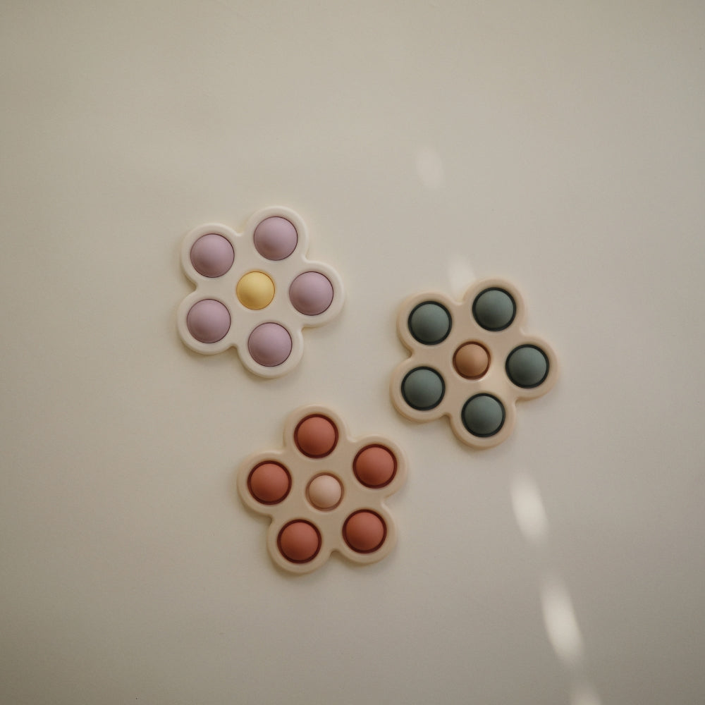 Mushie -宝宝花瓣型按压玩具 - Soft Lilac/Pale Daffodil/Ivory